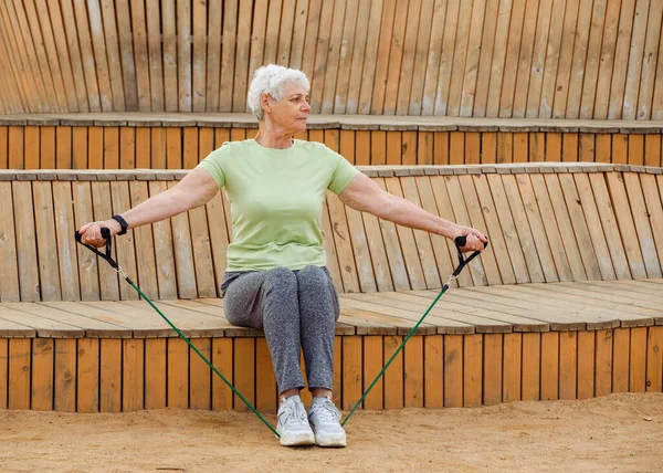 Old Woman Short Hair Wear Green Shirt Doing Exercises Outdoor —  Fotos de Stock