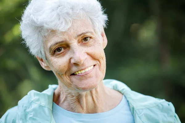 Pretty Elderly Woman Smiling Park Close Portrait — Stockfoto