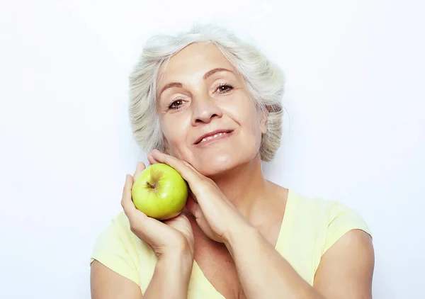 Elegant Old Smiling Woman White Hair Holding Green Apple White — Zdjęcie stockowe