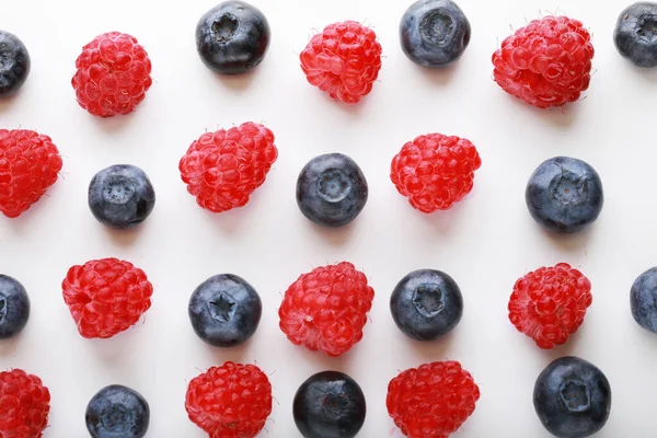 Pattern Fresh Blueberries Raspberries White Background Food Concept — Stock Photo, Image