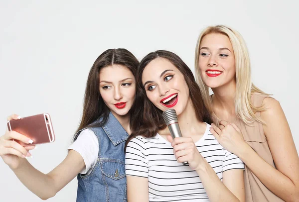 Lifestyle Happiness Emotional People Concept Beauty Female Friends Microphone Singing — Stock Photo, Image