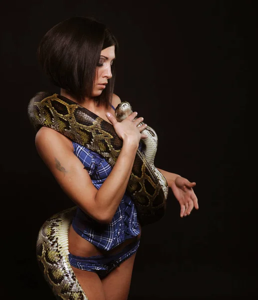 Beautiful Young Brunette Holding Python Kissing Him Fashion Concept — Stock Photo, Image