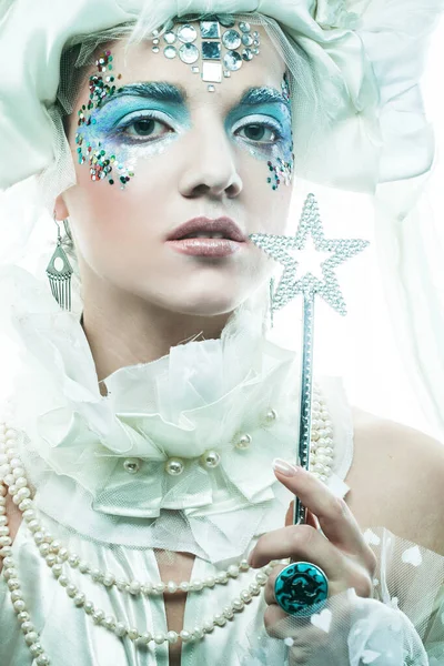 Yüzünde Karla Kış Güzellik Kadını Noel Kadın Makyajı Kar Kraliçesi — Stok fotoğraf