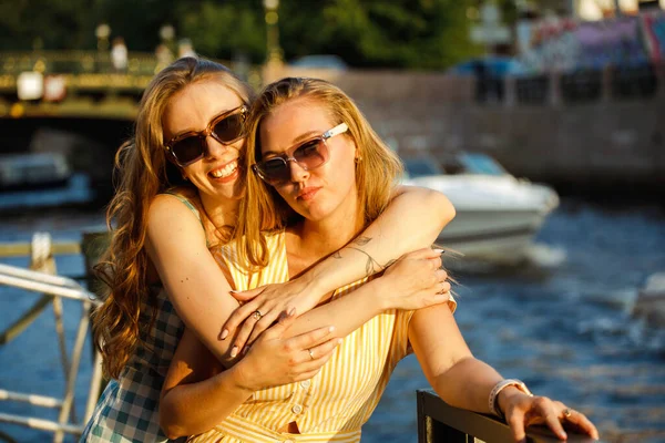 Having Fun Best Friend Two Young Female Friends River Having — Stock Photo, Image
