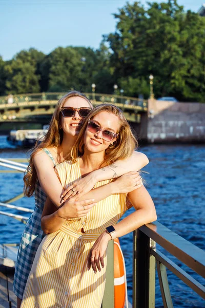 Having Fun Best Friend Two Young Female Friends River Having — Stock Photo, Image