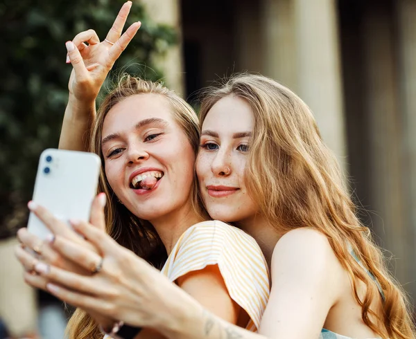 Two Happy Young Women Together Taking Selfie City Summer Day — Stock Photo, Image