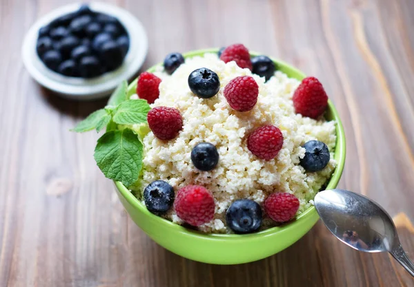 Cottage Cheese Fresh Berries Bowl Table Close — Stock Photo, Image