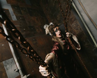 Steampunk manzaralı parlak makyajlı genç bir kadın. Parti, Cadılar Bayramı, Tatil.