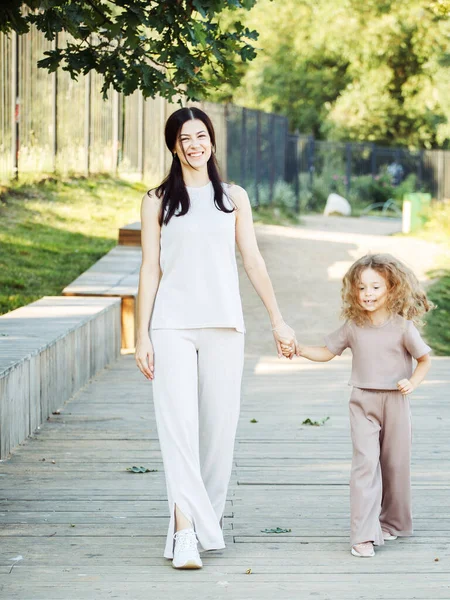 Little Daughter Holds Her Mother Hand Mother Daughter Walk Park — Stock Photo, Image