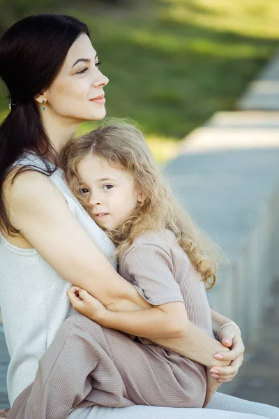 Happy Summer Time Little Daughter Hugging Her Young Happy Mom — Stockfoto
