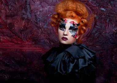 Gotik cadı. Karanlık kadın. Cadılar Bayramı resmi. Portreyi kapat.