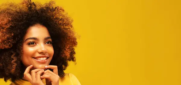 Yaşam Tarzı Güzellik Insan Konsepti Genç Güzel Afro Amerikan Kadın — Stok fotoğraf