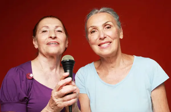 Two Happy Elderly Female Friends Microphone Laughs Prepares Party Karaoke — Stock Photo, Image