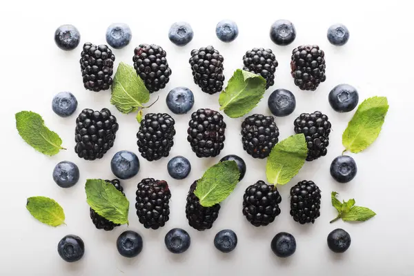 Mix Berries Patern White Background Blackberries Blueberries Close — Stock Photo, Image