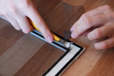 Pencere cibinliklerinin kendiliğinden montajı