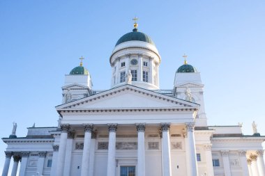 Güneşli bir günde Helsinki Katedrali 