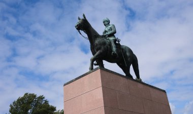 Baron Carl Gustav Mannerheim 'ın Helsinki' deki heykeli