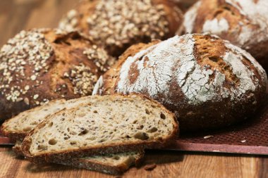 Farklı beyaz ekmekler.