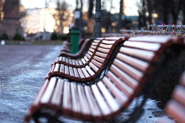 Üst üste Park banklar