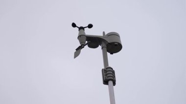 Bir direkte anemometre rüzgarı ölçer 
