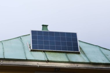 Çatıdaki güneş paneli