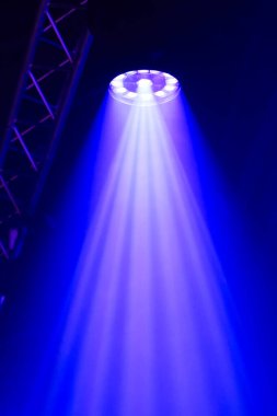 Sahnede spot ışığı