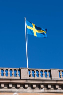 İsveç bayrağı geldi. Rüzgar.