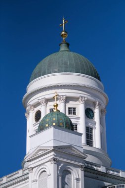 Güneşli bir günde Helsinki Katedrali 'nin kulesi