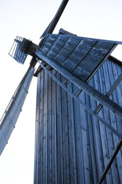 Seglinge Aland Adaları 'ndaki eski ahşap yel değirmeni
