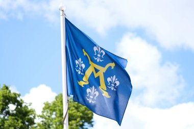 Rüzgardaki Turku bayrağı