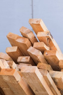 Bir yığın ahşap panoları