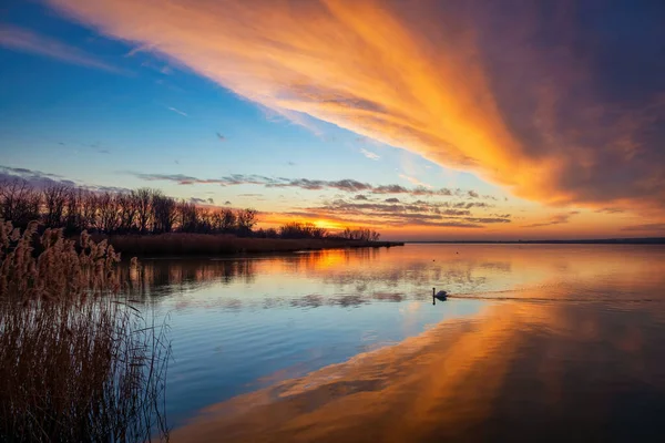 Bela Luz Pôr Sol Sobre Lago Balaton Hungria — Fotografia de Stock