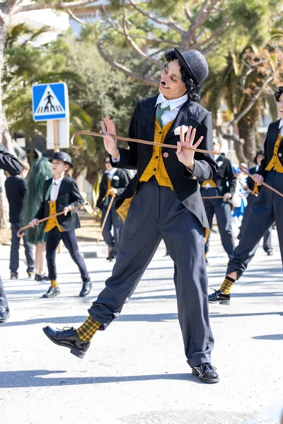 西班牙帕拉莫斯 2023年2月20日 在西班牙加泰罗尼亚的一个小镇帕拉莫斯举行的传统狂欢节游行 — 图库照片