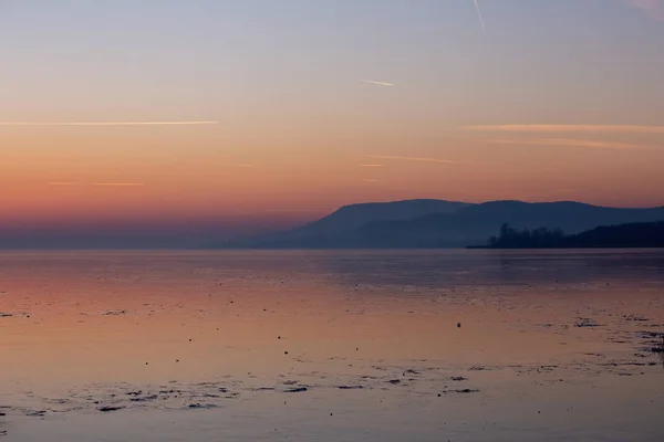 Pôr Sol Inverno Sobre Lago Balaton Hungria — Fotografia de Stock