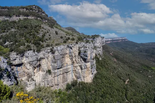 Красивий Іспанський Гірський Ландшафт Біля Невеликого Селища Рувін Каталонії Парк Ліцензійні Стокові Зображення