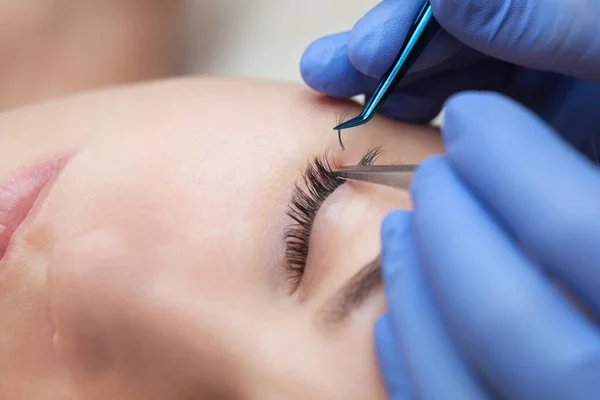 stock image Eyelash extension procedure close up. Beautiful Woman with long lashes in a beauty salon.