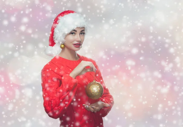 Portret Van Een Mooie Vrouw Een Rode Kerstman Hoed Gebreide — Stockfoto