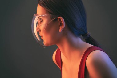 Sağlıklı ve güzel makyajlı çekici bir kızın portresi. Estetik kozmetoloji ve makyaj konsepti.