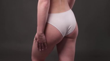 Kız karnındaki ve kalçasındaki deriyi söker. Vücudundaki yağı gösterir. Aşırı kilonun tedavisi ve bertaraf edilmesi, deri altı yağ birikimi..