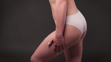 Kız karnındaki ve kalçasındaki deriyi söker. Vücudundaki yağı gösterir. Aşırı kilonun tedavisi ve bertaraf edilmesi, deri altı yağ birikimi..