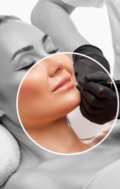 Güzellik salonundaki güzel bir kadının dudaklarının kalıcı makyajı. Yakından bir güzellik uzmanı kaş dövmesi yapıyor. Gözlerdeki oklar