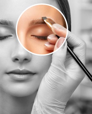 Makyaj sanatçısı kaşların uzun süreli stilini yapar ve kaşlarını boyar. Kaş kaplaması. Profesyonel makyaj ve yüz bakımı..