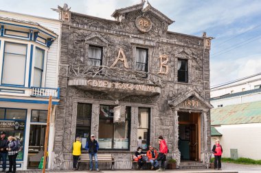 Skagway, AK - 7 Eylül 2022: Tarihi Arktik Kardeşlik Binası Skagway, Alaska 'da turistlerin uğrak yeridir.