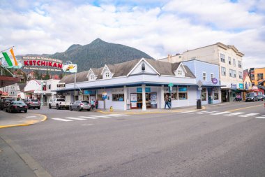Ketchikan, AK - 9 Eylül 2022: Ketchikan, Alaska 'daki mağazalar ve restoranlar.