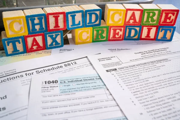 Federale Belastingkrediet Kinderopvang Met Formulier 1040 8812 — Stockfoto
