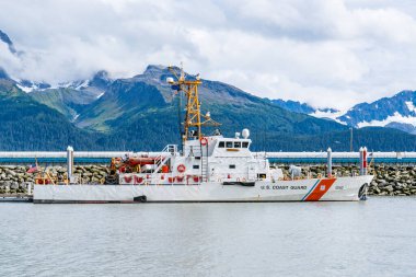 Seward, AK - 1 Eylül 2022: Amerika Birleşik Devletleri Sahil Güvenlik Kesme Mustang 'i Seward, Alaska' ya yanaştı