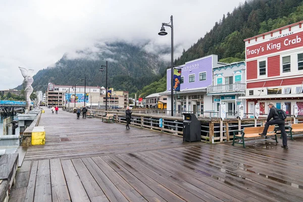 2022年9月8日 アラスカ州ジュノーの港の歴史的なウォーターフロント沿いのショップやレストラン — ストック写真