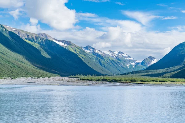 Заснеженные Горы Вдоль Залива Пролива Принца Уильяма Уиттье Аляска — стоковое фото