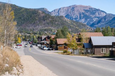 Grand Lake, Colorado - 25 Eylül 2022 Grand Avenue Colorado Grand Lake kasabasına giriyor