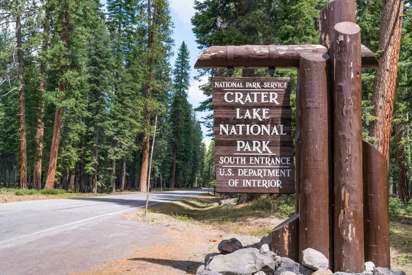Crater Lake May 2023 Welcome Sign South Entrance Crater Lake — Stock Photo, Image
